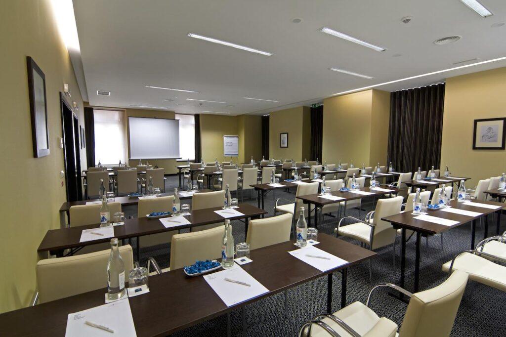 sana-silver-coast-1lieu1salle-conference.jpg