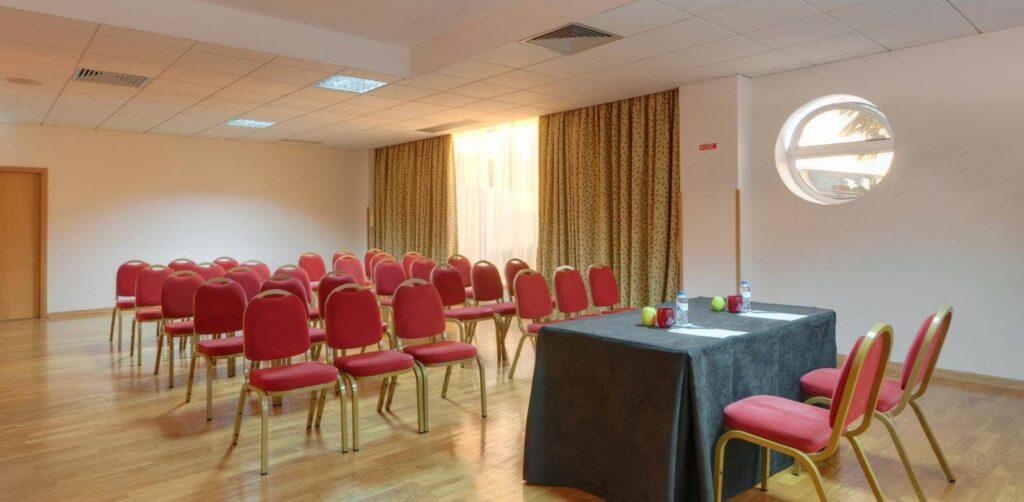 tryp-covilha-dona-maria-1lieu1salle-conference.jpg