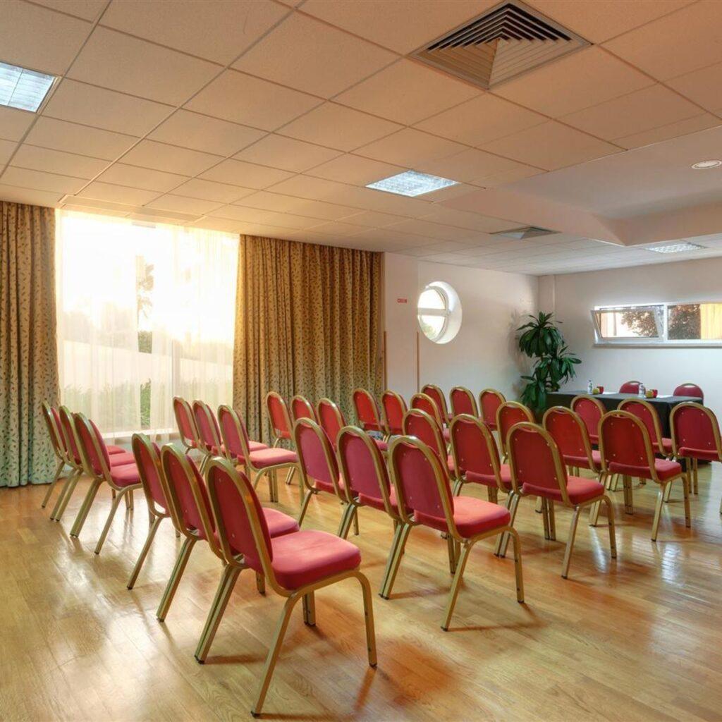 tryp-covilha-dona-maria-1lieu1salle-conferences.jpg