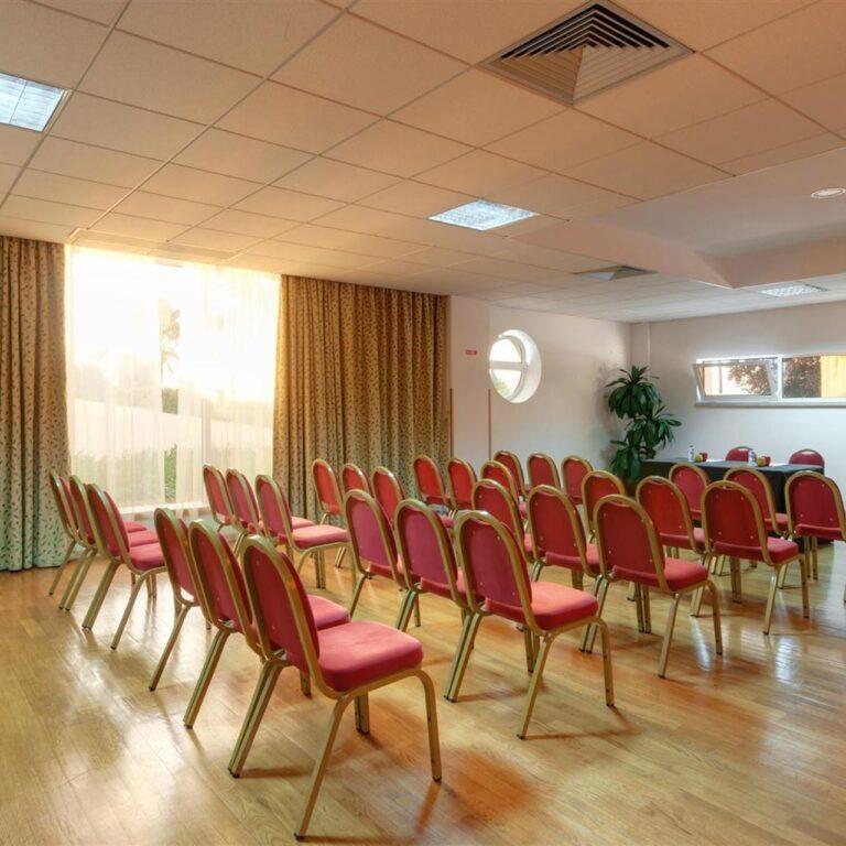 tryp-covilha-dona-maria-1lieu1salle-conferences.jpg
