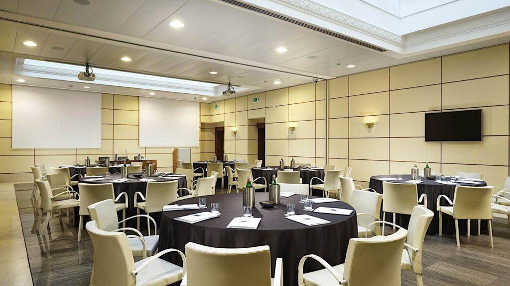 unahotels-deco-roma-1lieu1salle-meetings.jpg