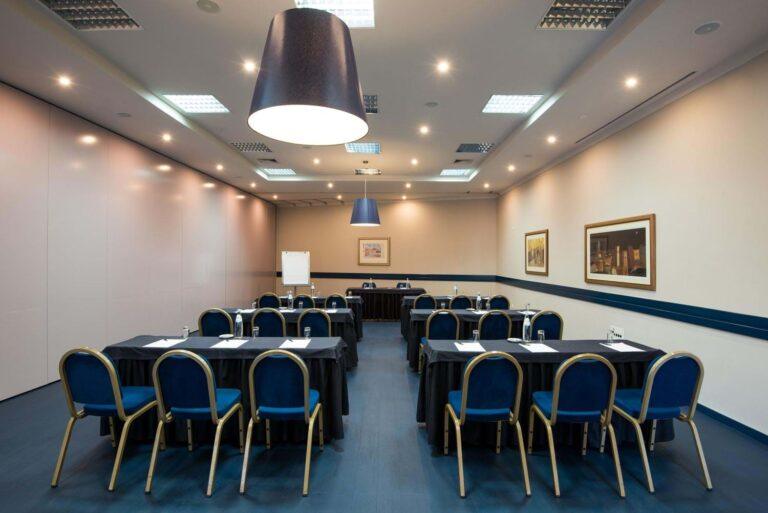 vila-gale-tavira-1lieu1salle-conference.jpg