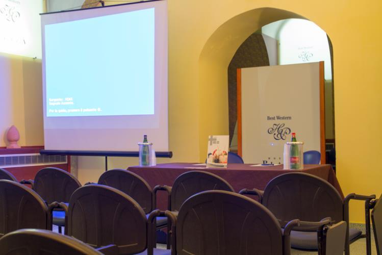 bw-hotel-plaza-naples-1lieu1salle-meetings.jpg