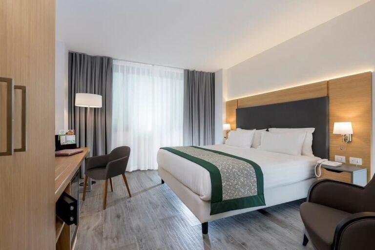 holiday-inn-naples-1lieu1salle-events.jpg