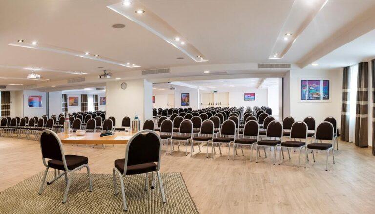 holiday-inn-naples-1lieu1salle-reunion.jpg