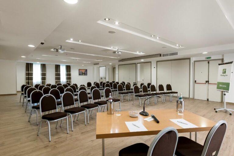 holiday-inn-naples-1lieu1salle-seminaires.jpg
