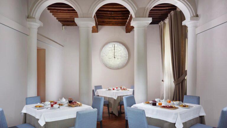 relais-villa-grazianella-1lieu1salle-meeting.jpg