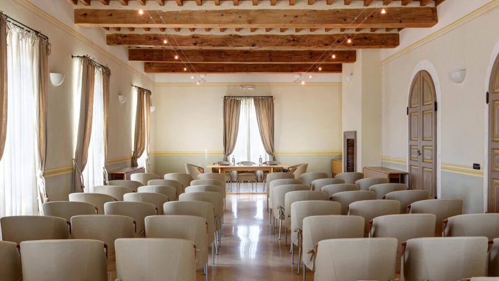 relais-villa-grazianella-1lieu1salle-meetings.jpg