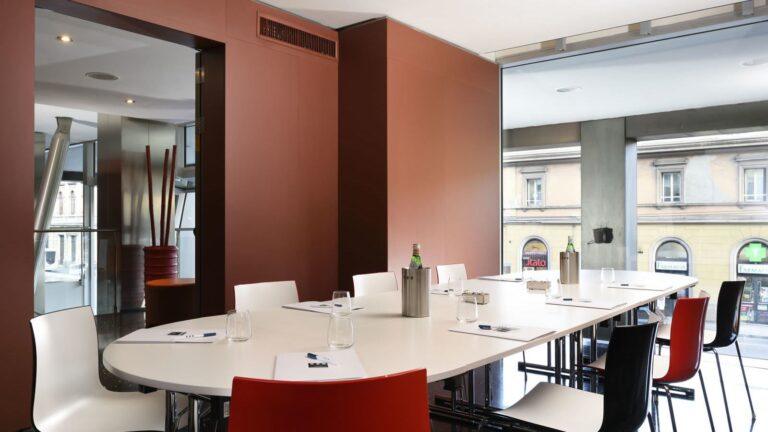 unahotels-bologna-centro-1lieu1salle-conference.jpg