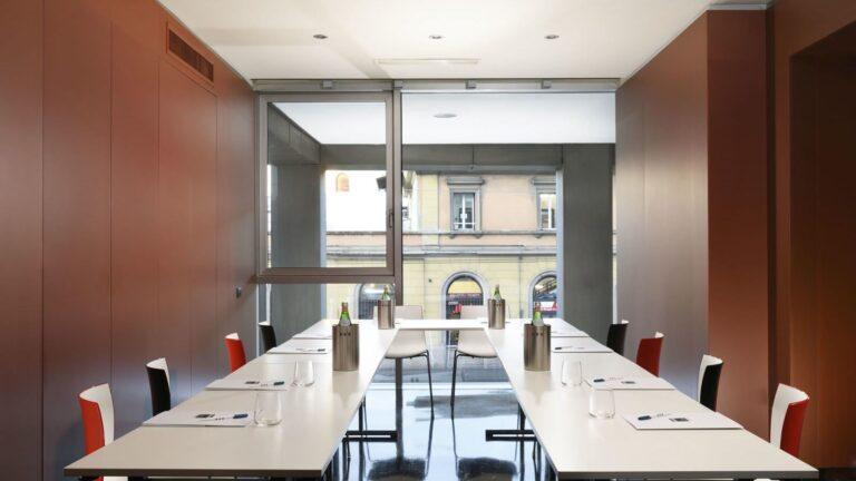 unahotels-bologna-centro-1lieu1salle-conferences.jpg
