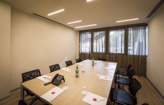 unahotels-bologna-fiera-1lieu1salle-conference.jpg