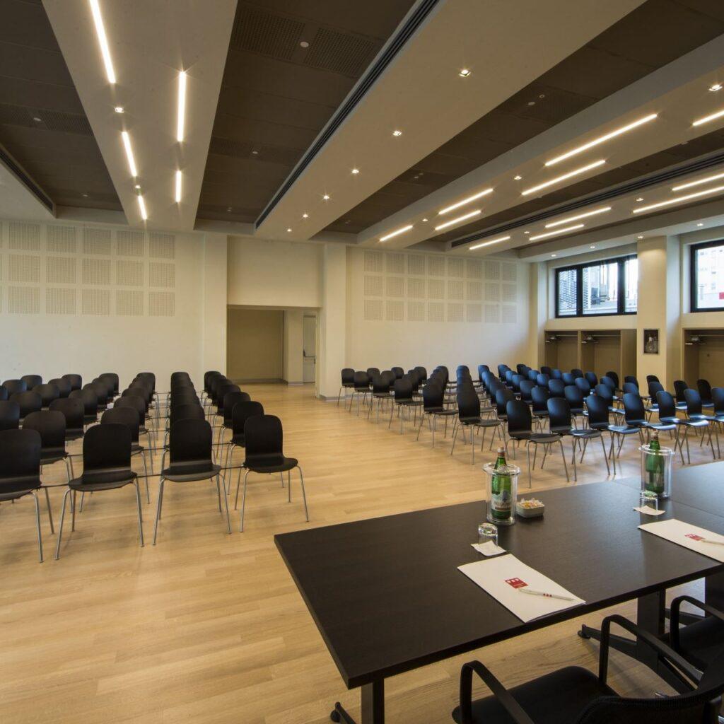unahotels-bologna-fiera-1lieu1salle-conferences.jpg