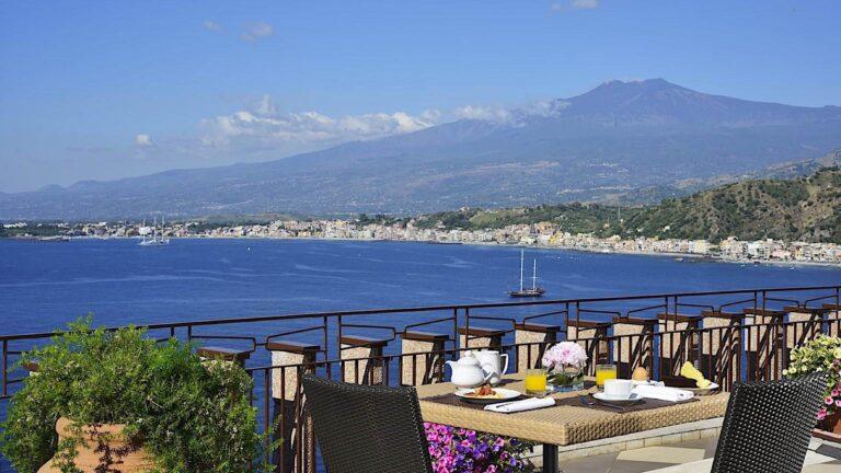 unahotels-capotaormina-1lieu1salle-meeting.jpg