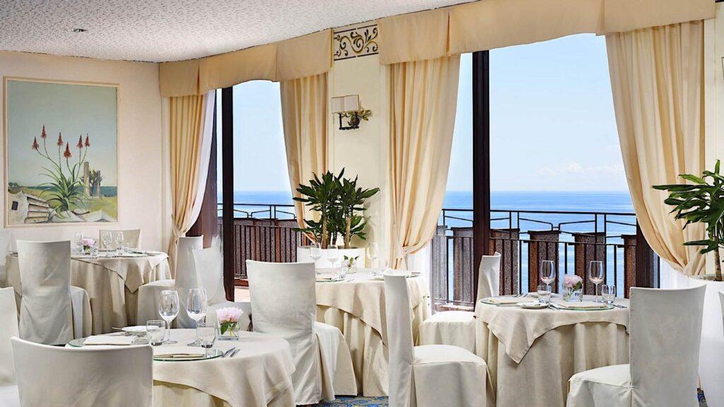 unahotels-capotaormina-1lieu1salle-seminaires.jpg