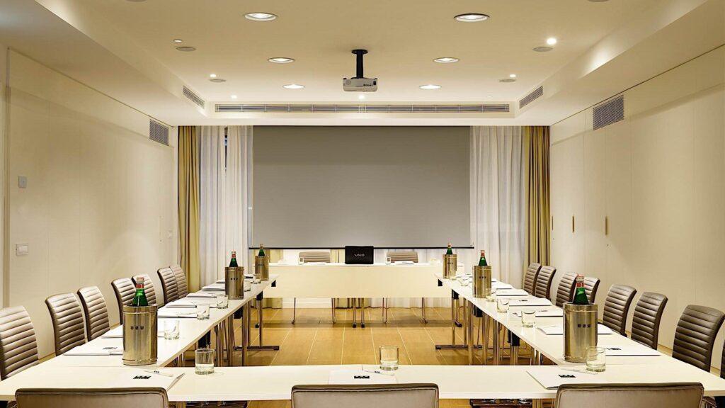 unahotels-century-milano-1lieu1salle-conferences.jpg