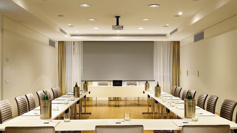 unahotels-century-milano-1lieu1salle-conferences.jpg