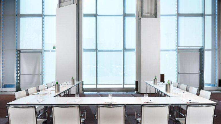 unahotels-malpensa-1lieu1salle-seminaire.jpg