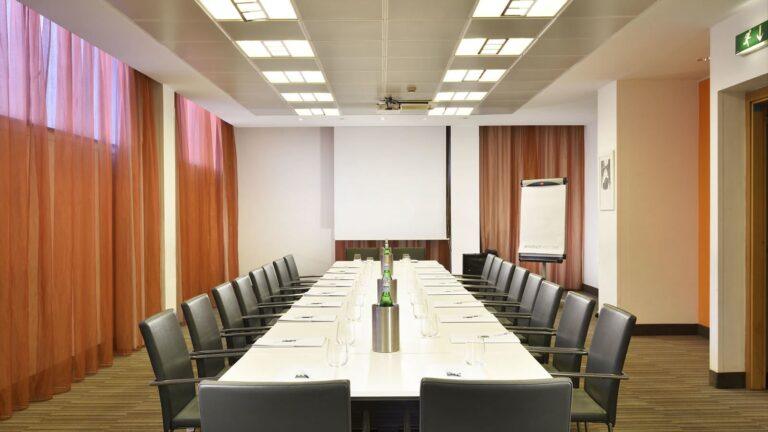 unahotels-mediterraneo-milano-1lieu1salle-conference.jpg