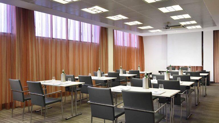 unahotels-mediterraneo-milano-1lieu1salle-conferences.jpg
