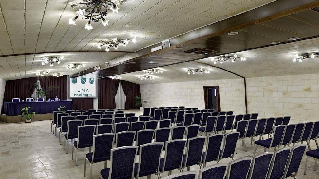 unahotels-regina-bari-1lieu1salle-seminaires.jpg
