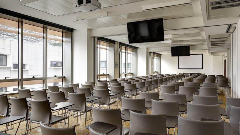 unahotels-san-vitale-bologna-1lieu1salle-meeting.jpg