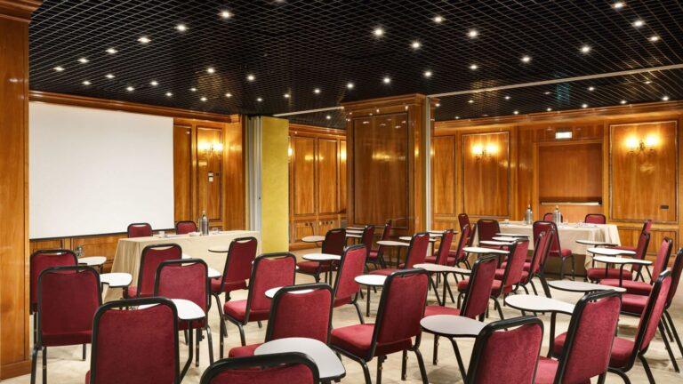 unahotels-scandinavia-milano-1lieu1salle-congres.jpg