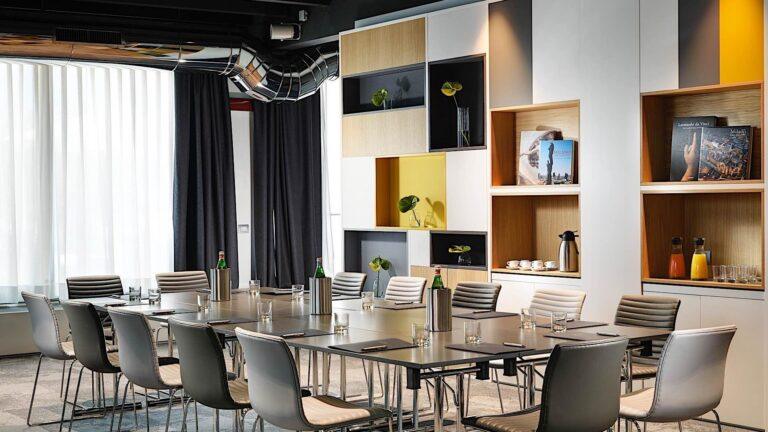 unahotels-the-one-milano-1lieu1salle-meeting.jpg