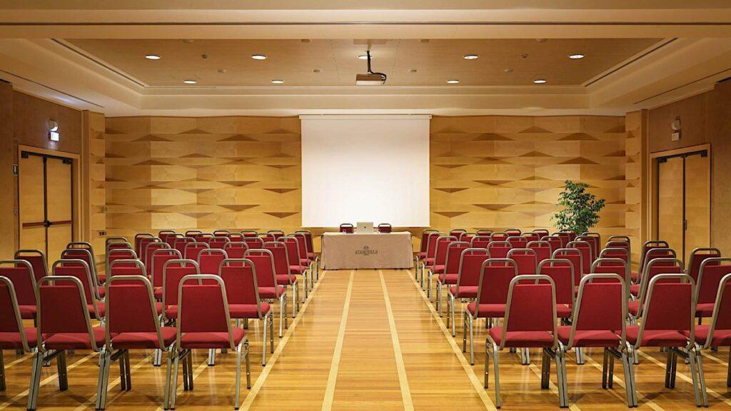 unahotels-varese-1lieu1salle-conference.jpg