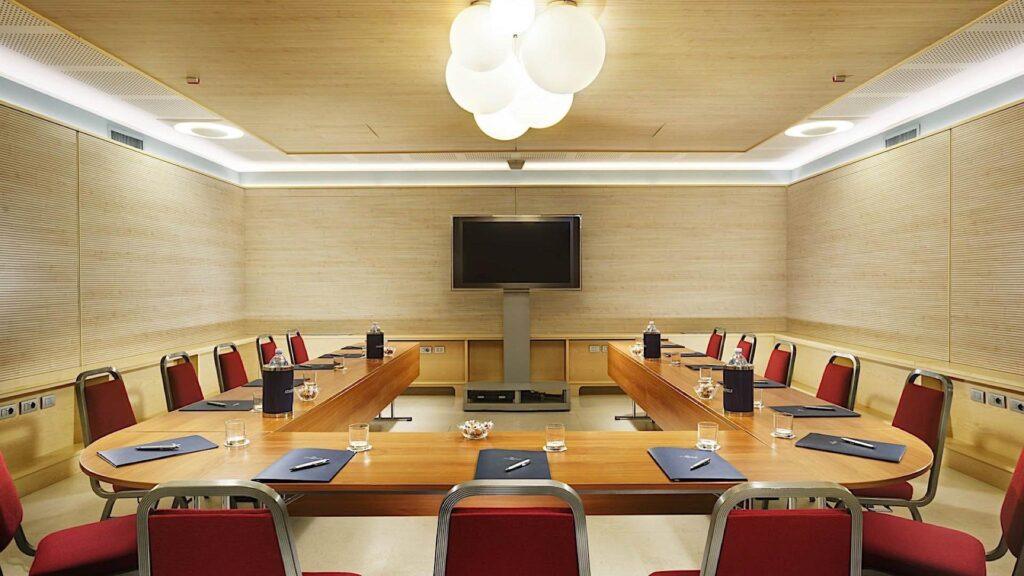 unahotels-varese-1lieu1salle-conferences.jpg