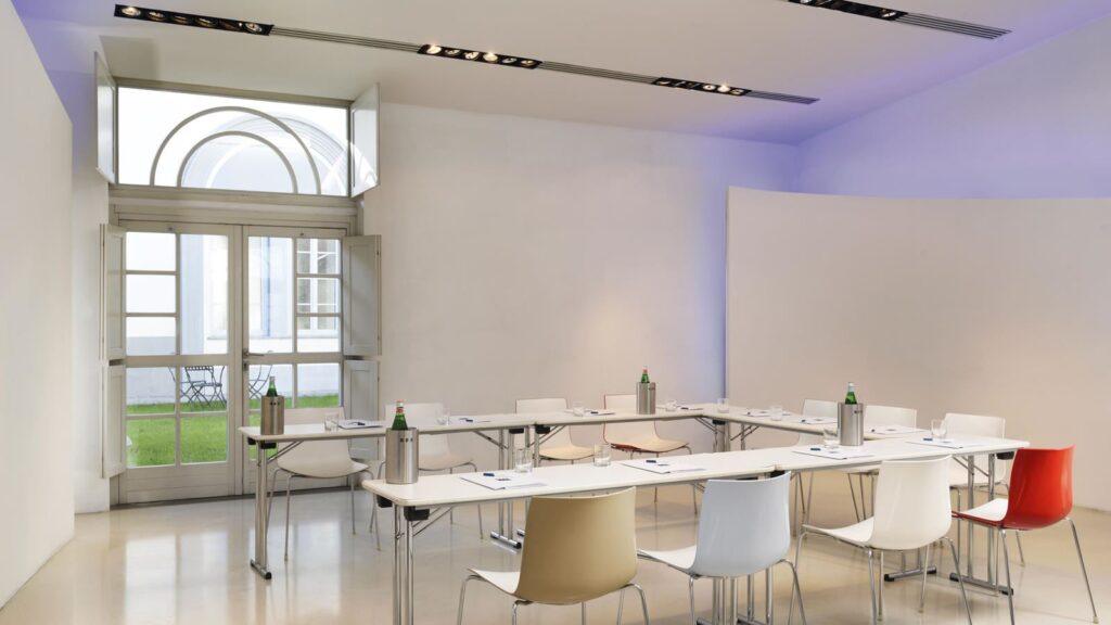 unahotels-vittoria-firenze-1lieu1salle-conference.jpg