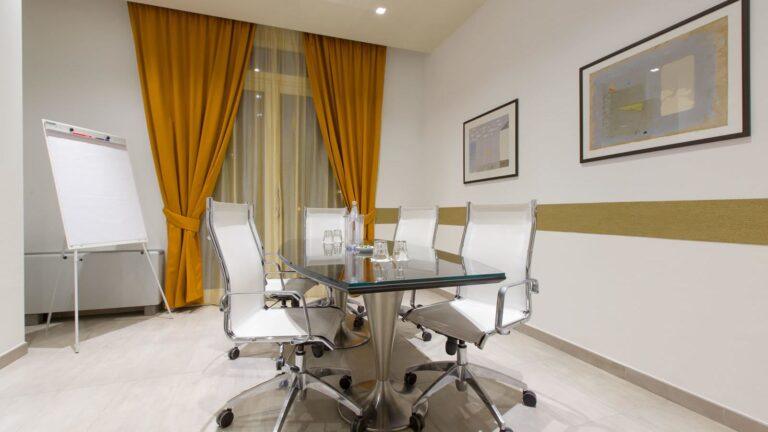 unaway-hotel-cesena-nord-1lieu1salle-conference.jpg