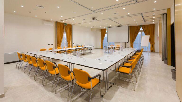 unaway-hotel-cesena-nord-1lieu1salle-meeting.jpg