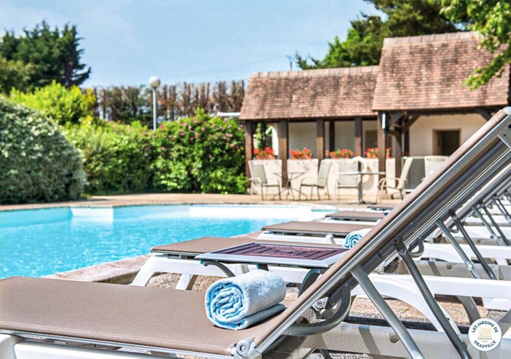 Exterieur-Piscine-Hotel-Les-Jardins-de-Deauville.jpg