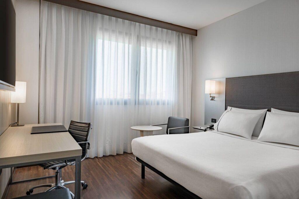 ac-hotel-bologna-1lieu1salle-reunions.jpg