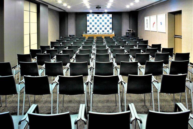 ac-hotel-brescia-1lieu1salle-meetings.jpg