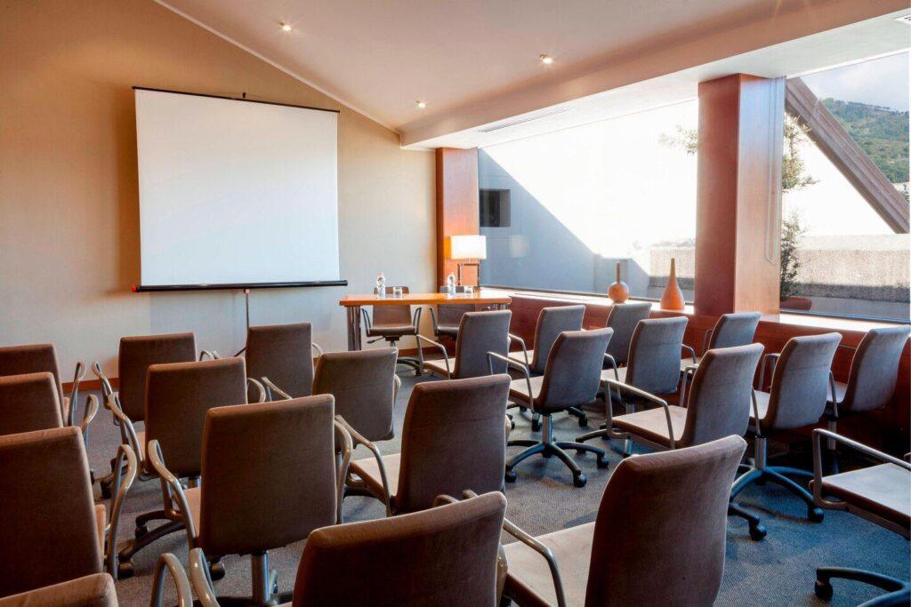 ac-hotel-genova-1lieu1salle-conference.jpg