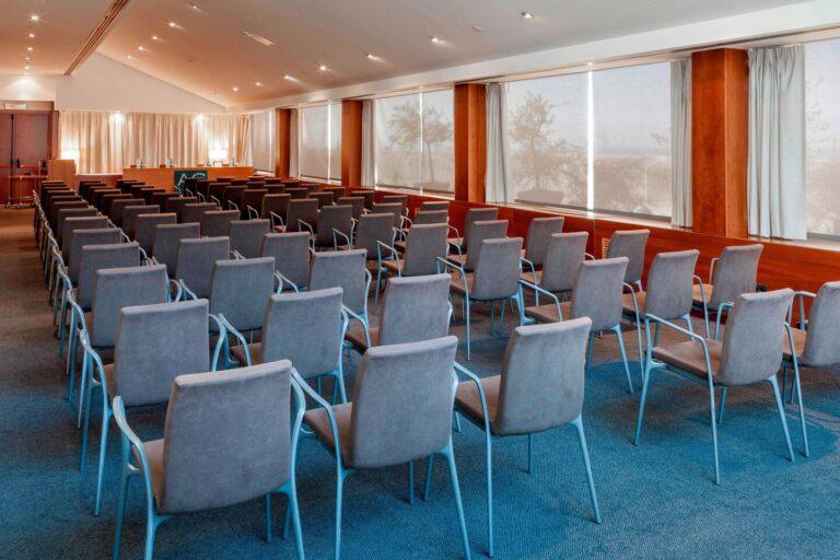 ac-hotel-genova-1lieu1salle-meeting.jpg