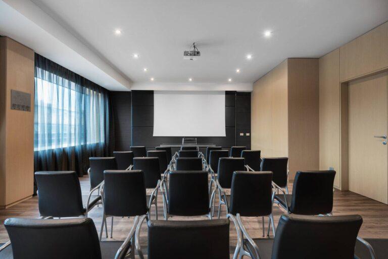 ac-hotel-milano-1lieu1salle-conference.jpg