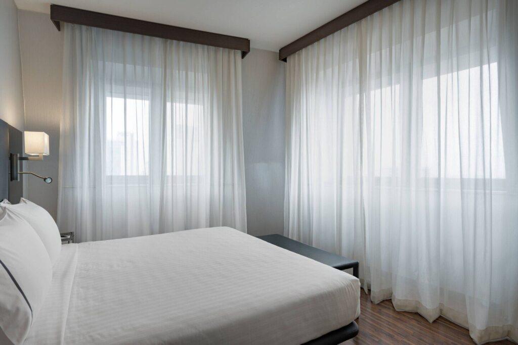 ac-hotel-milano-1lieu1salle-reunions.jpg