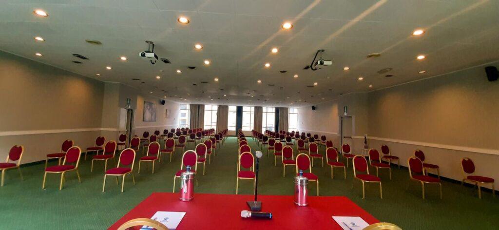 bw-blaise-francis-1lieu1salle-seminaire.jpg