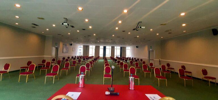 bw-blaise-francis-1lieu1salle-seminaire.jpg