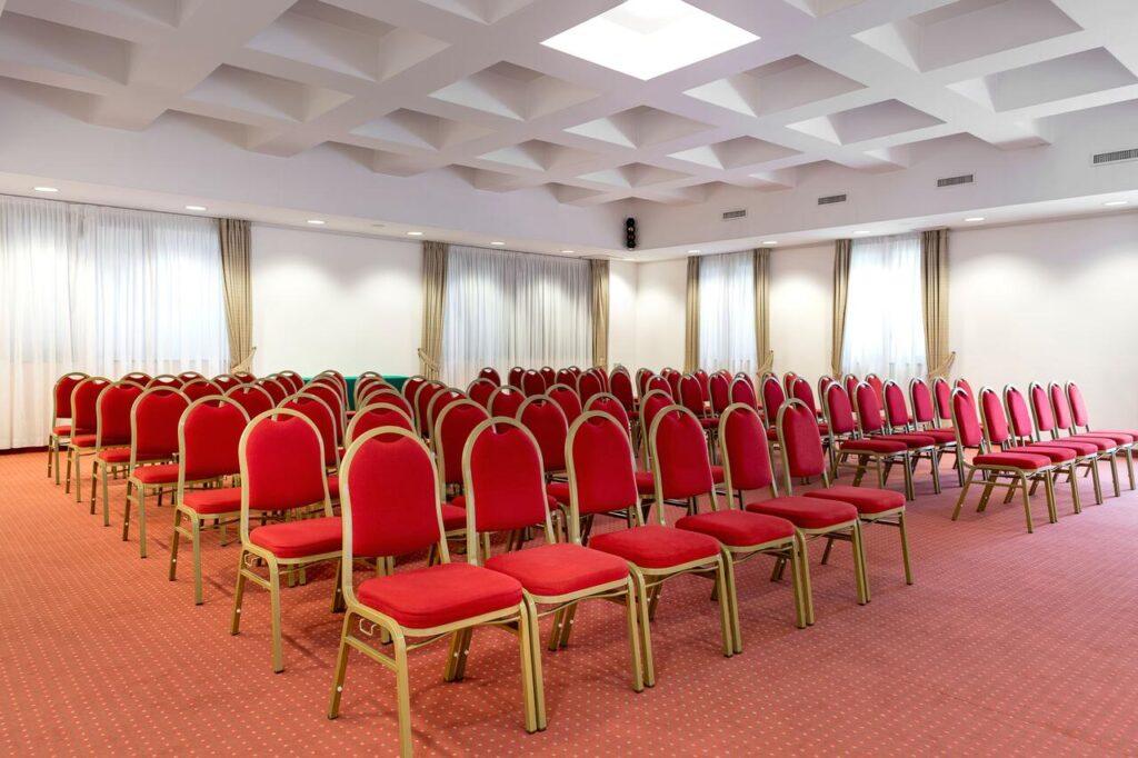 bw-cavalieri-della-corona-1lieu1salle-conference.jpg