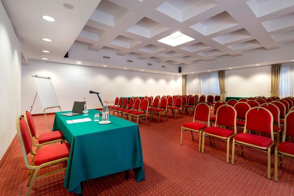 bw-cavalieri-della-corona-1lieu1salle-meetings.jpg