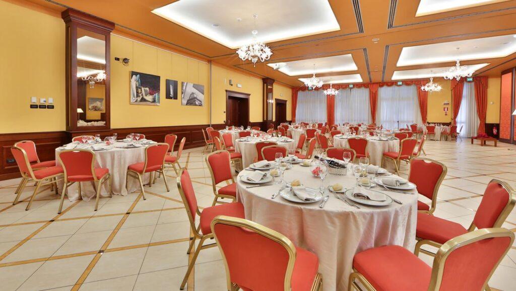bw-classic-reggio-emilia-1lieu1salle-meeting.jpg