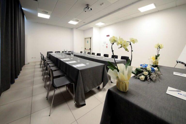 bw-cristallo-mantua-1lieu1salle-meeting.jpg