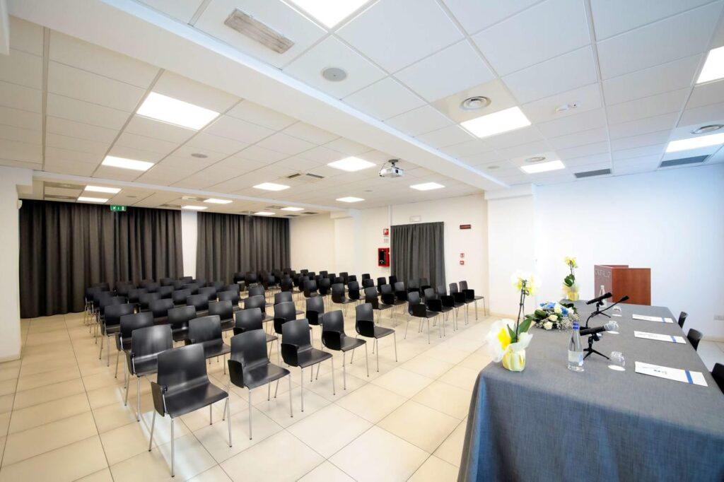 bw-cristallo-mantua-1lieu1salle-meetings.jpg