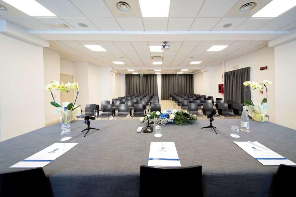 bw-cristallo-mantua-1lieu1salle-seminaires.jpg