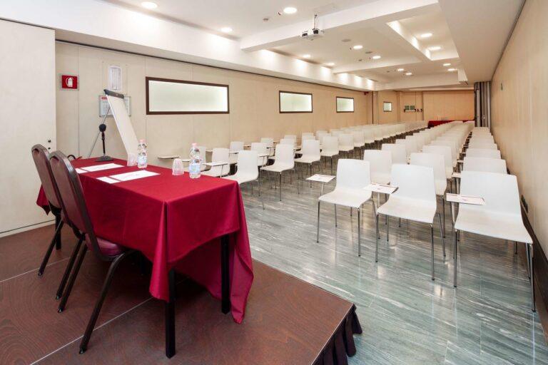 bw-galles-milan-1lieu1salle-meeting.jpg