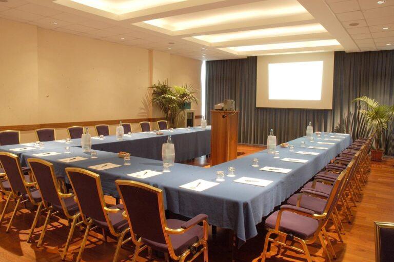 bw-globus-city-1lieu1salle-meetings.jpg