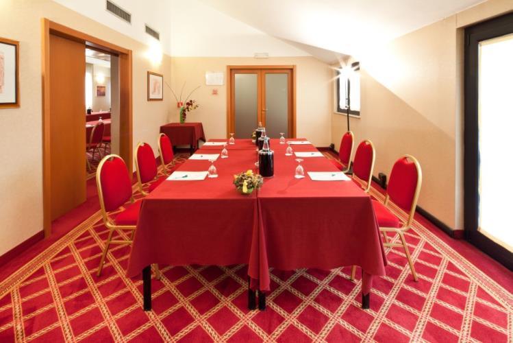 bw-mirage-milan-1lieu1salle-meetings.jpg